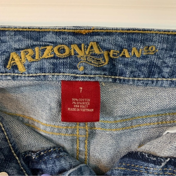 Arizona Jean Co. Tribal pattern Denim Shorts, size 7 - Picture 2 of 9